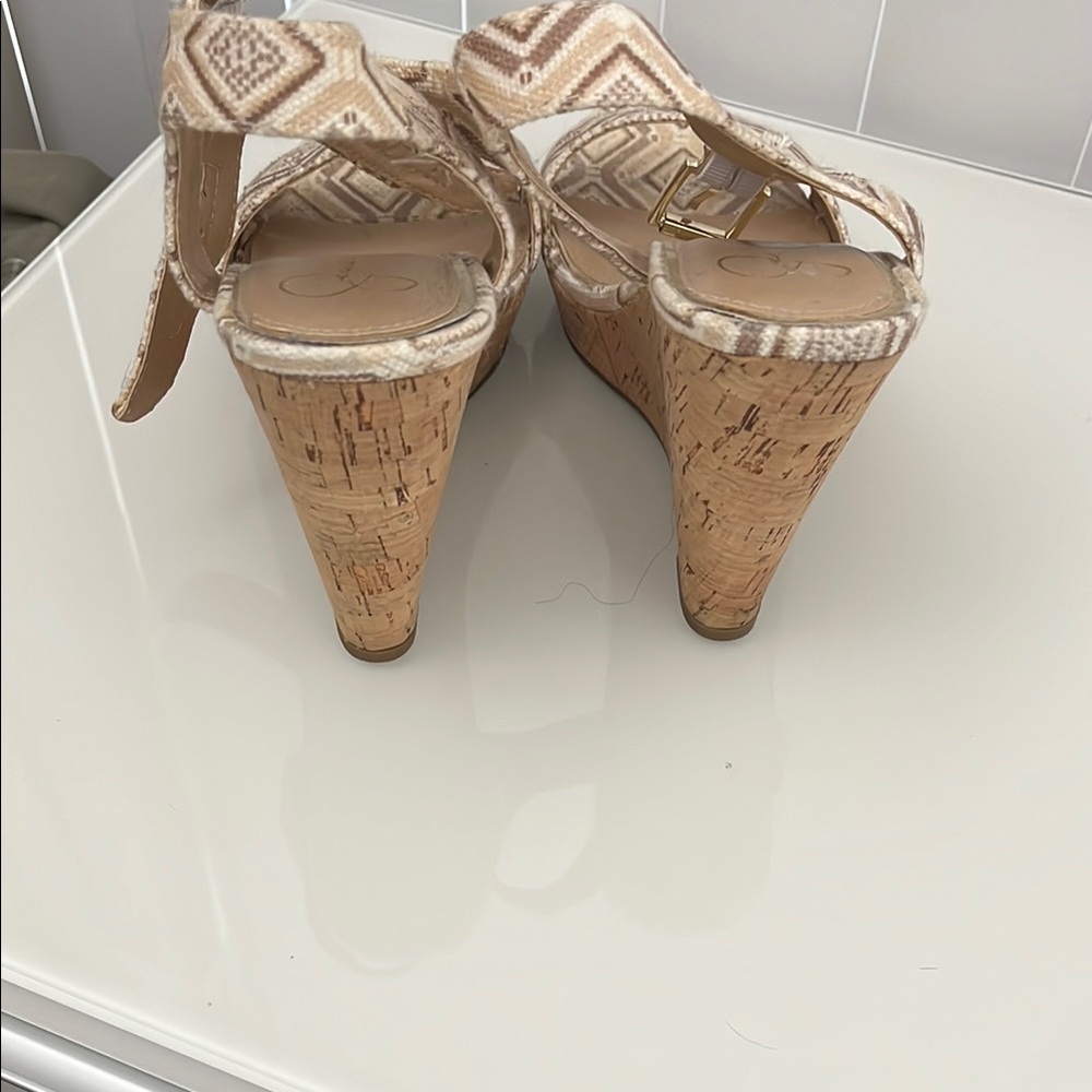 Geometric Patterned Beige Sandals - image 3